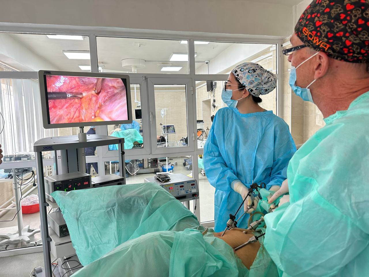 Qovuq-qin fistulasini laparoskopik tuzatish: innovatsiyalar va xalqaro hamkorlik